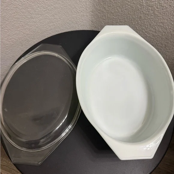 1962 Vintage Pyrex Golden Scroll Casserole Set - Light Green with Gold Accents - Picture 8 of 9